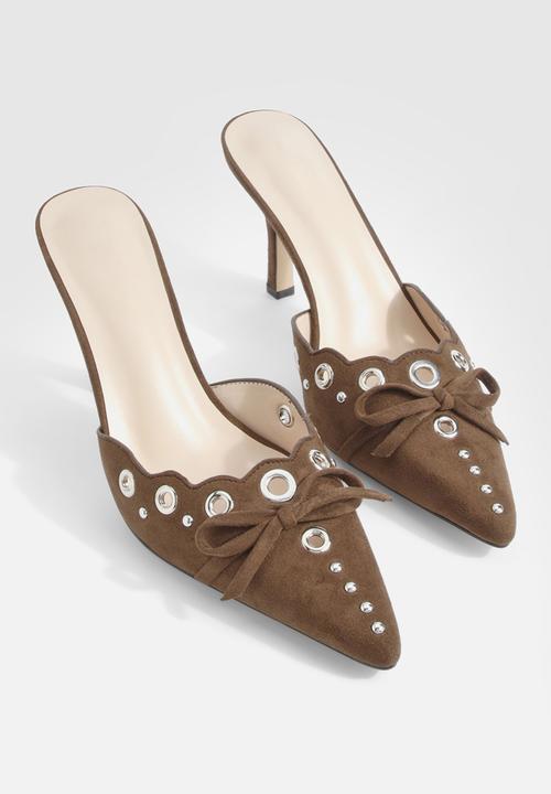boohoo - Eyelet Bow Backless Court Shoes - chocolate