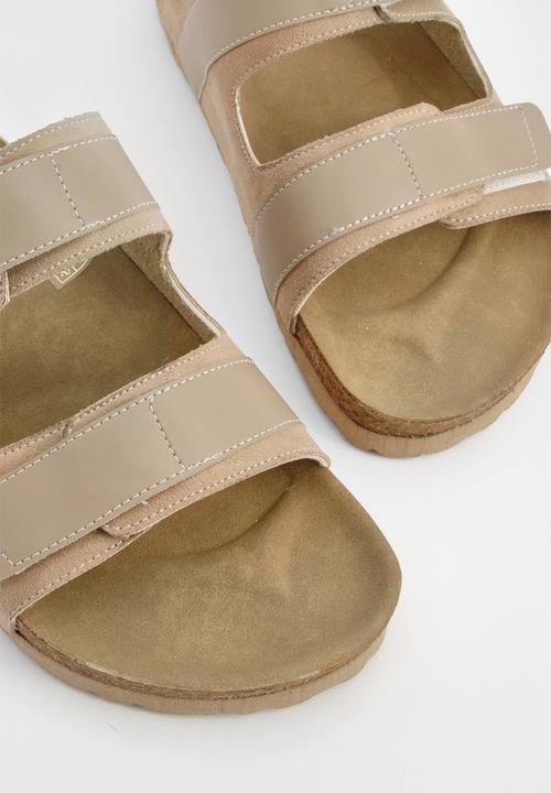 boohoo - Adjustable Strap Footbed Sliders - taupe