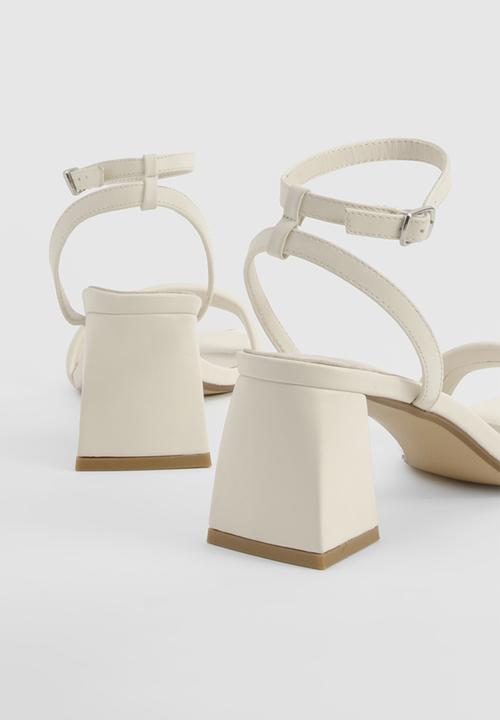 boohoo - Padded Strappy Two Part Heels - Off White
