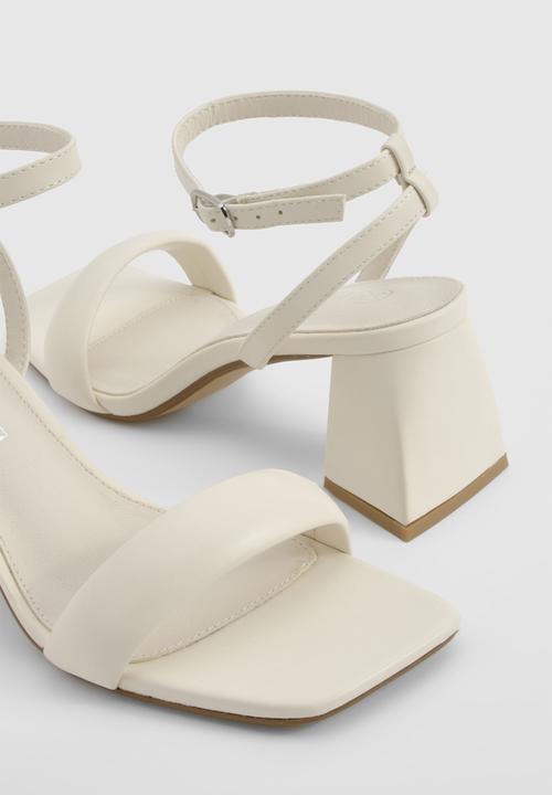 boohoo - Padded Strappy Two Part Heels - Off White