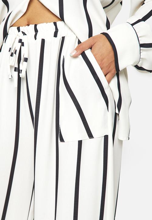 boohoo - Hammered Mono Stripe Wide Leg Trousers - white
