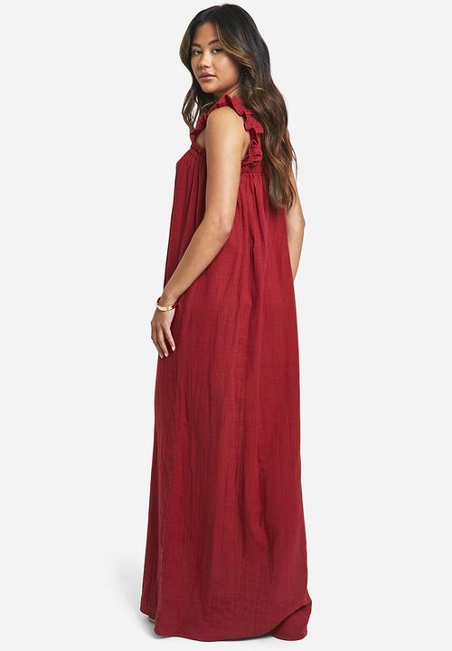 boohoo - Textured Ruffle Strap Maxi Dress - Red