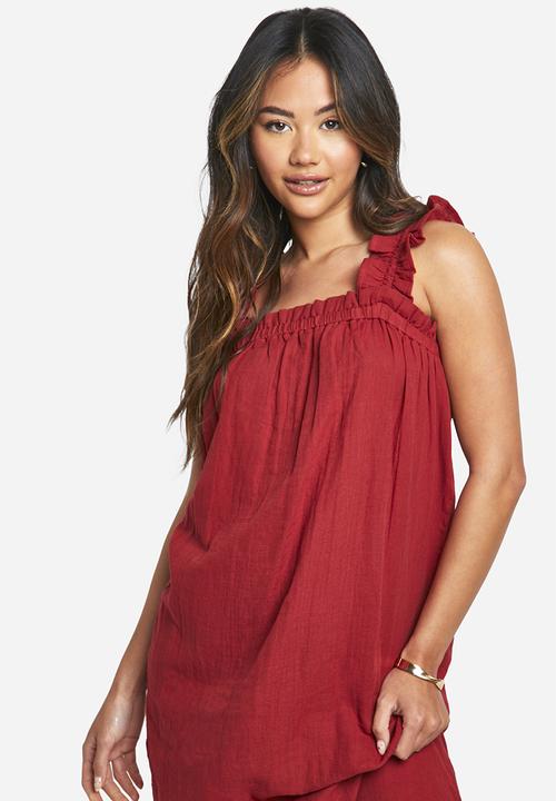 boohoo - Textured Ruffle Strap Maxi Dress - Red