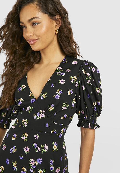 boohoo - Ditsy Floral Puff Sleeve Smock Dress - Black