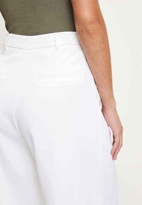 edit - Formal walk short - milk