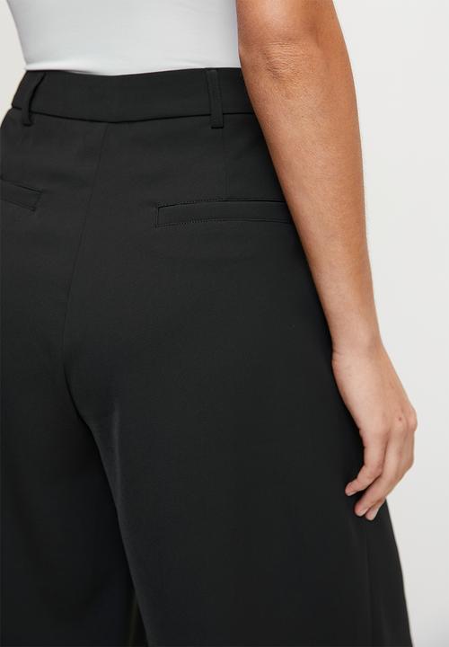 edit - Formal walk short - black
