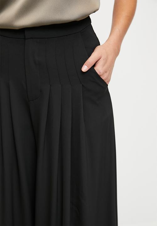 Sewn in pleated pants - black