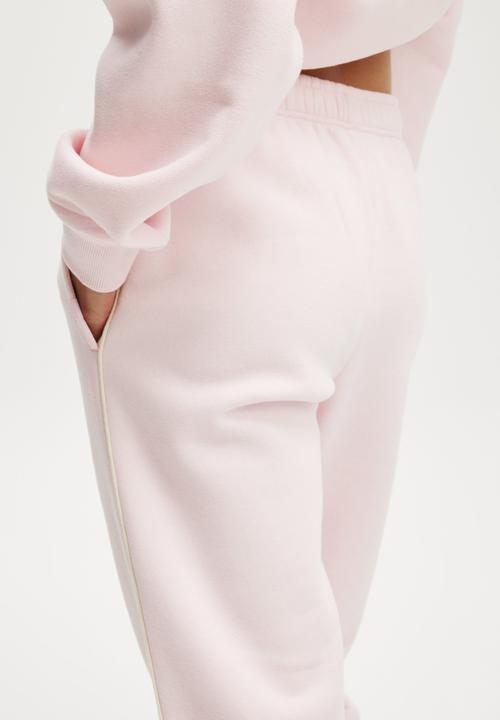 Cotton On - Plush Essential Gym Sweatpant - Cherry Dream/Coconut Milk