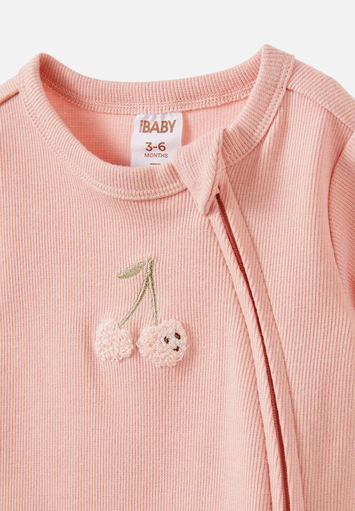 Cotton On - The short sleeve zip romper - mellow peach/happy cherry applique