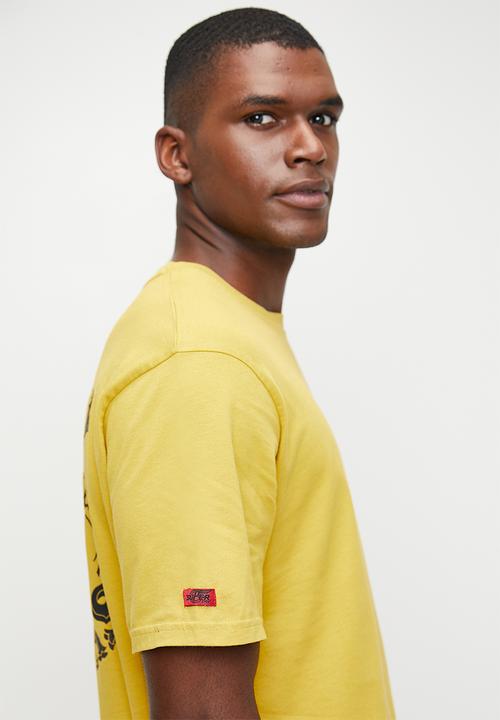 Superdry. - Lo-fi punk graphic loose tee - Oil Yellow