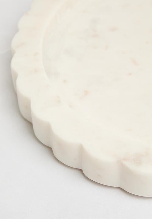 Sixth Floor - Scalloped marble platter - White
