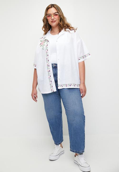 Cotton On - Plus haven short sleeve shirt - white embroidery