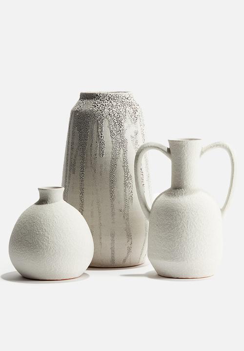 H&M - Tall terracotta vase - light grey patterned