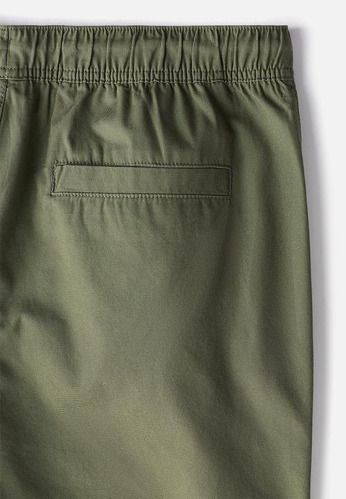 H&M - Regular fit cotton shorts - green