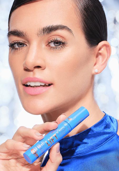 Catrice - Disney Pixar Finding Dory LIFT UP Volume & Lift Mascara Power Hold Waterproof  - 010 Deep Black Waterproof
