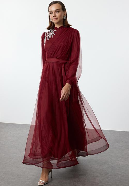 Trendyol - Stone Accessory Tulle Evening Dress - Burgundy
