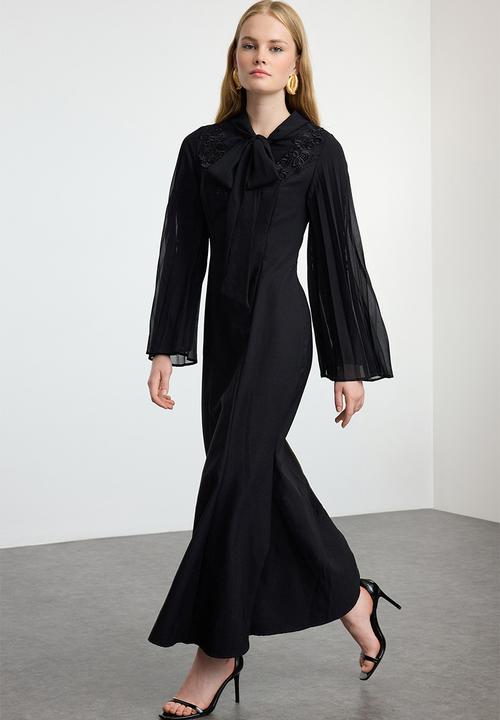 Trendyol - Black Embroidered Chiffon Sleeve Evening Dress