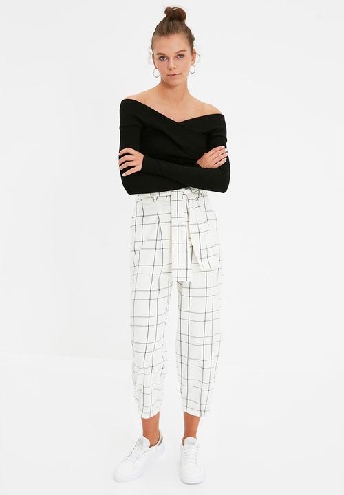Trendyol - Black slim carmen collar ribbed bodysuit (snap fasteners)