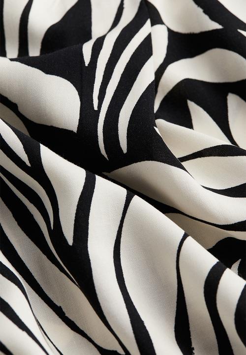 H&M - Viscose tunic dress - black & white patterned