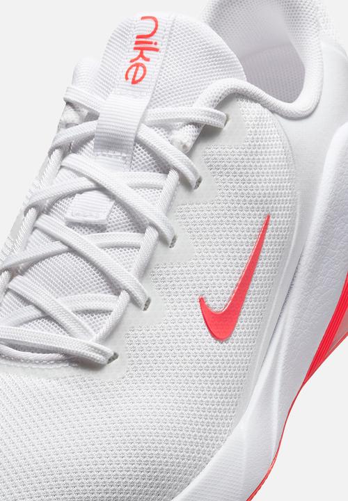 Nike - Nike Bella 7