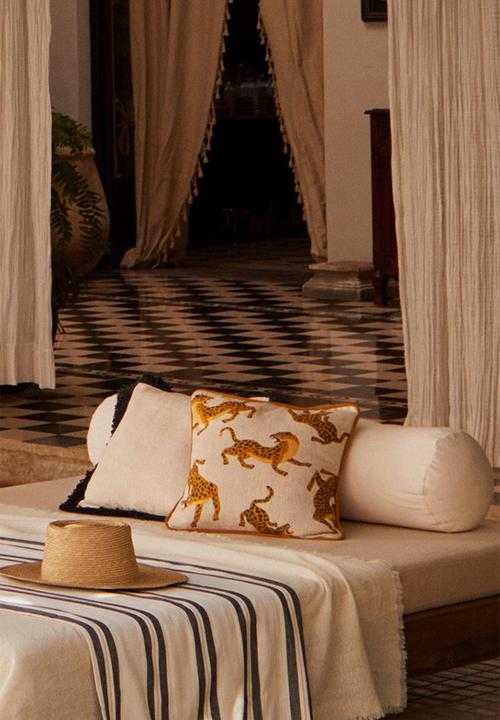 H&M - Linen-blend cushion cover - light beige big cats 