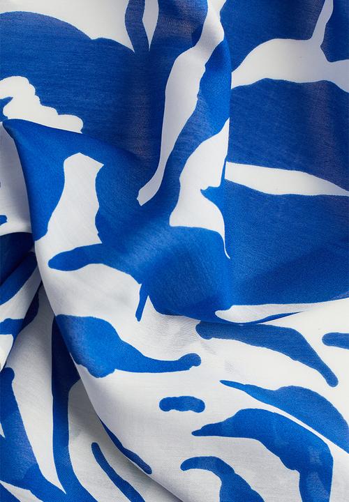 H&M - Short sarong - bright blue & white floral