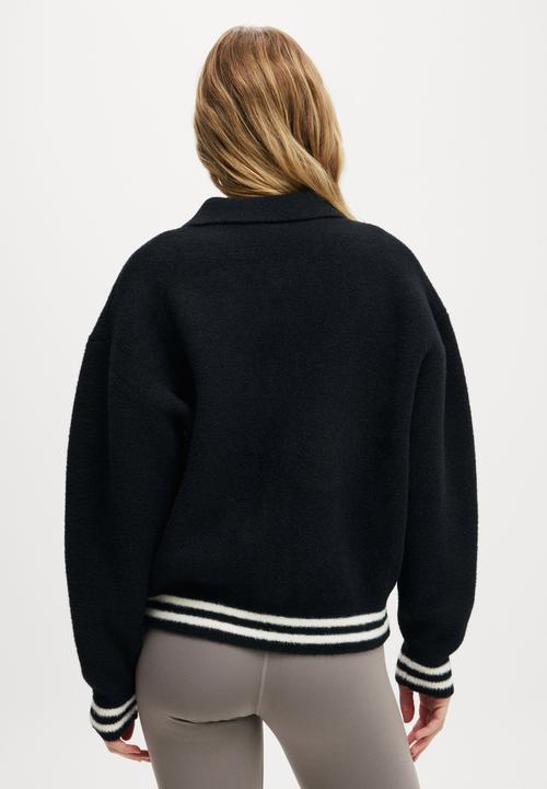 Cotton On - Active Knitted Graphic Bomber - Black/Heritage Club