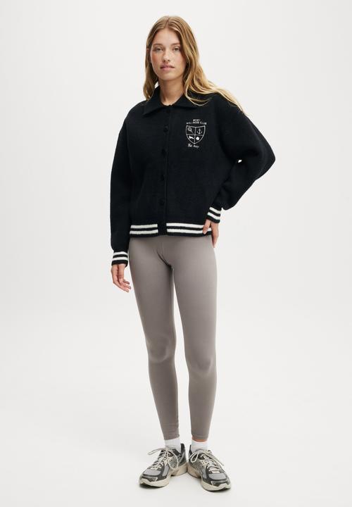 Cotton On - Active Knitted Graphic Bomber - Black/Heritage Club