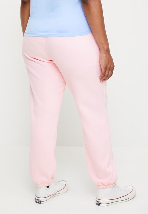 Cotton On - Plus Plush Essential Gym Sweatpant - Cherry Dream/Coconut Milk