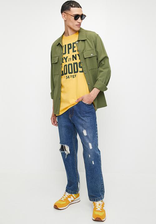 Superdry. - Embroidered script graphic tee - ochre