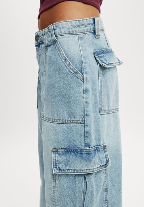 Cotton On - Relaxed Cargo Jean - Sunfaded Blue