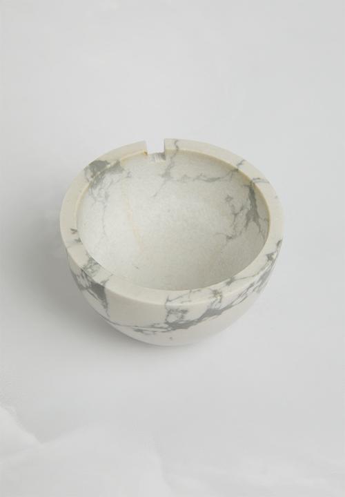 Sixth Floor - Siga marble S&P mill with spoon - White