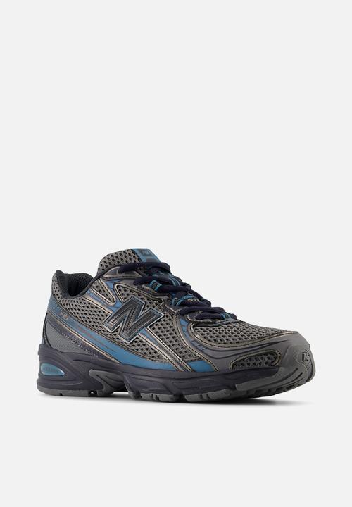 New Balance  - 740 V2