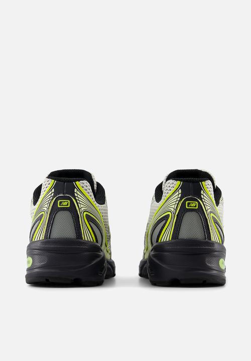 New Balance  - 740 V2