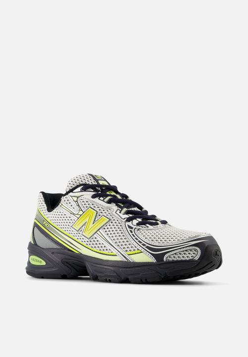 New Balance  - 740 V2