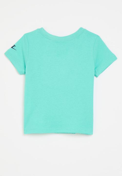 Nike - Nkg printed club graphic tee - green frost