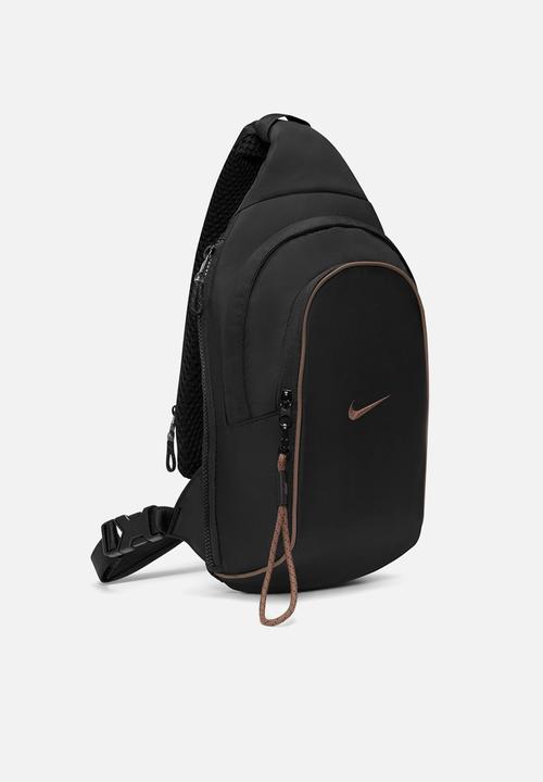 Nike - Nike Essentials