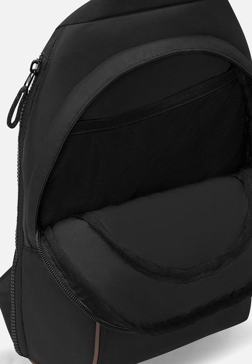 Nike - Nike Essentials