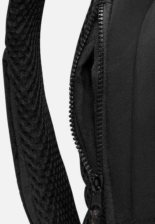 Nike - Nike Essentials