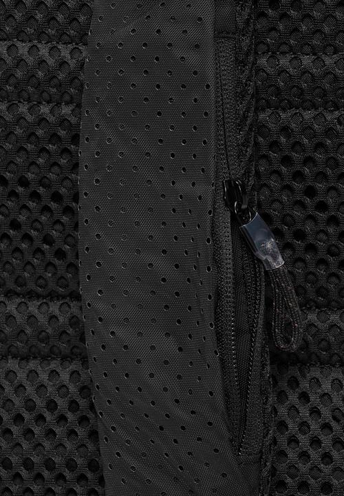 Nike - Nike Essentials