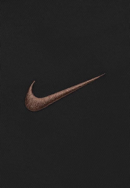 Nike - Nike Essentials