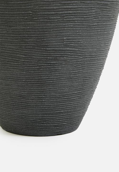 H&S - Ribbed tall planter - black