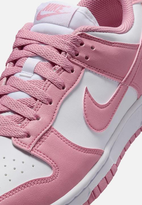 pink nike shoes dunks