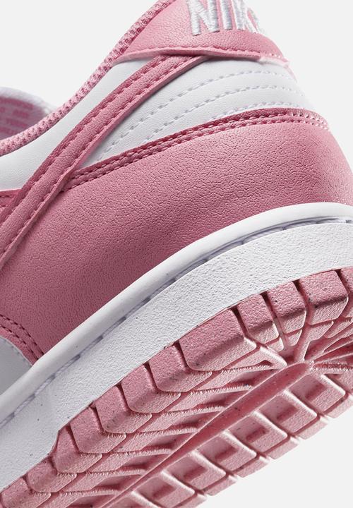 women pink dunks