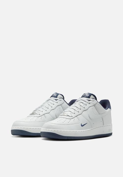 Nike - AIR FORCE 1 '07 LV8