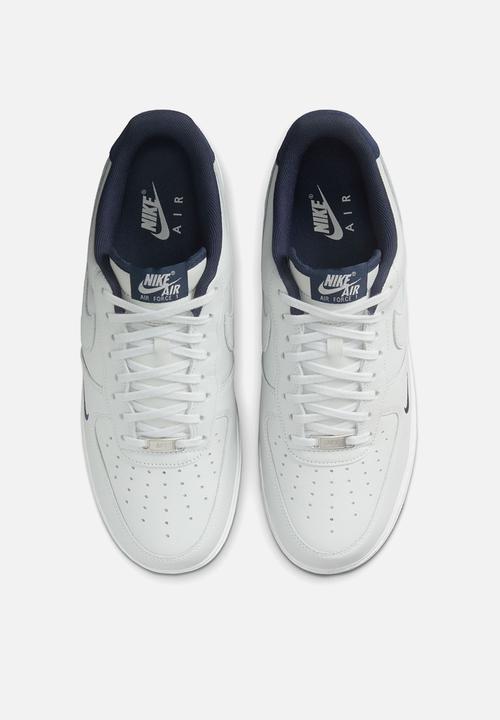Nike - AIR FORCE 1 '07 LV8
