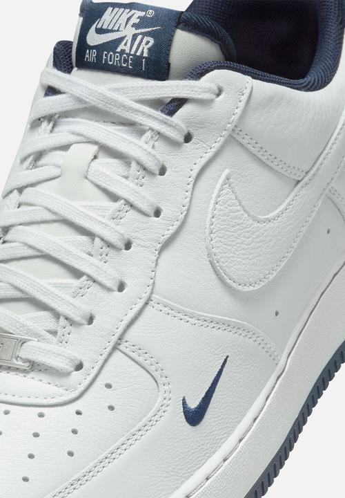 Nike - AIR FORCE 1 '07 LV8