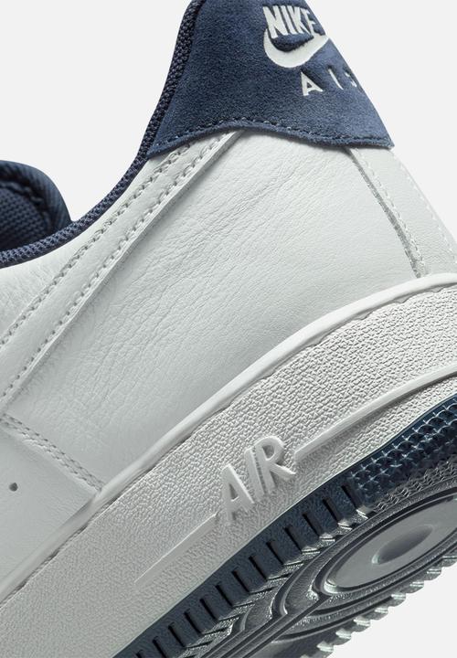 Nike - AIR FORCE 1 '07 LV8