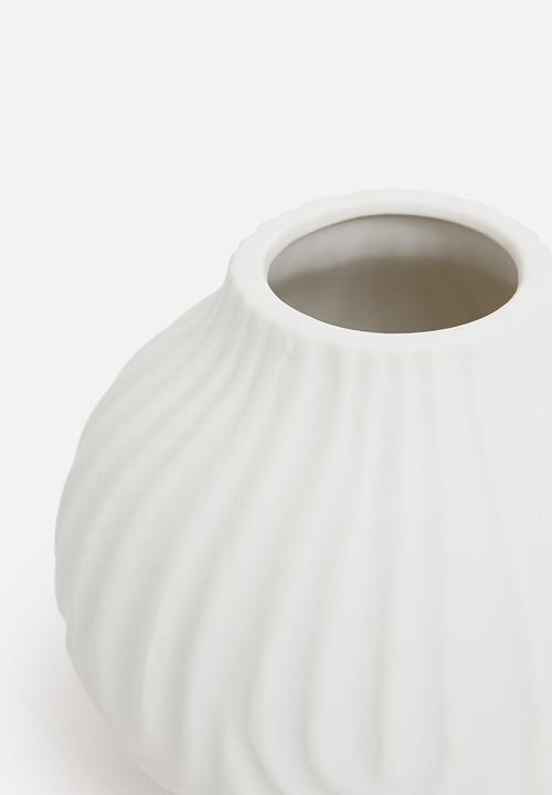 H&S - Petal porcelain vase - white
