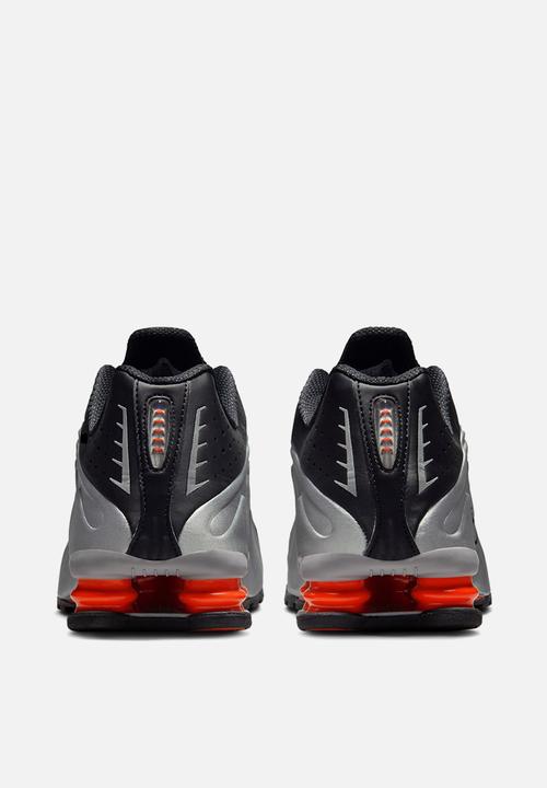 Nike - NIKE SHOX R4